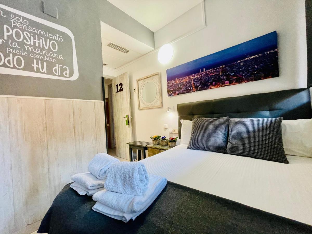 Hostal Lleida Barcelona Exterior foto