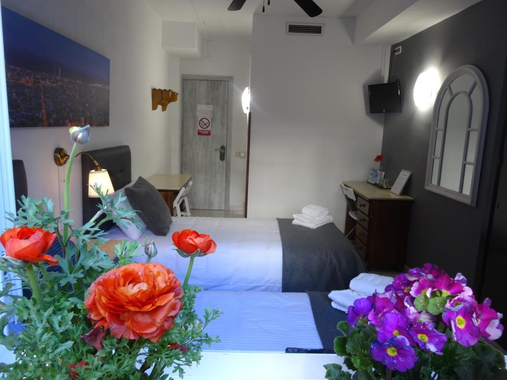 Hostal Lleida Barcelona Exterior foto