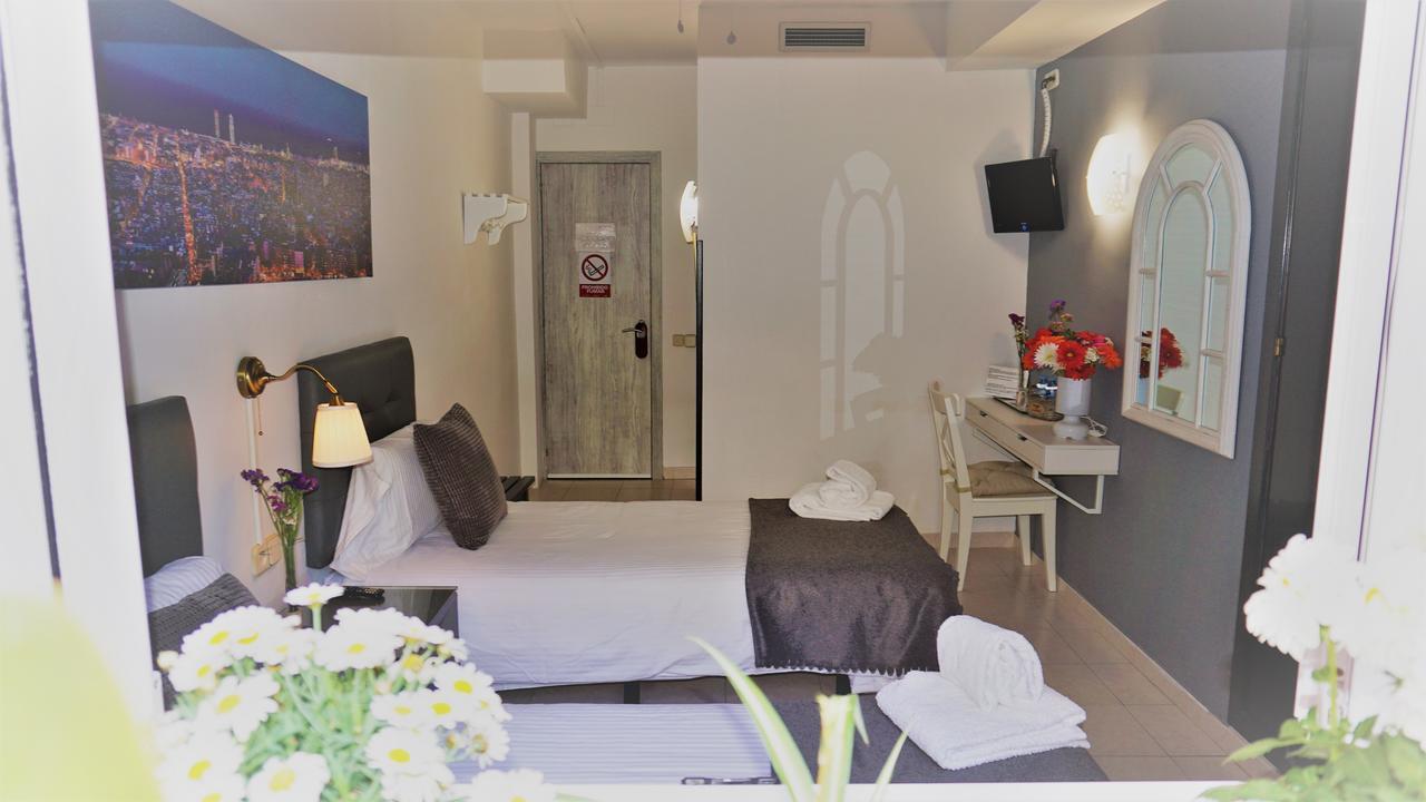 Hostal Lleida Barcelona Exterior foto