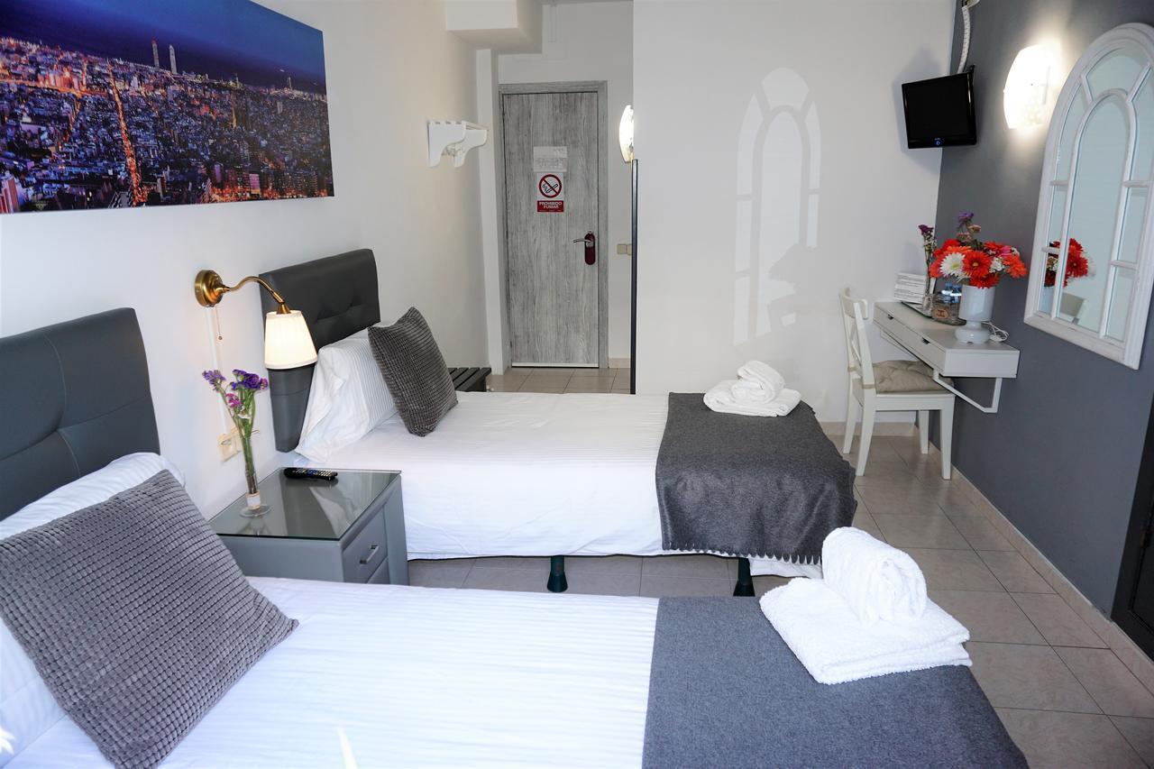 Hostal Lleida Barcelona Exterior foto