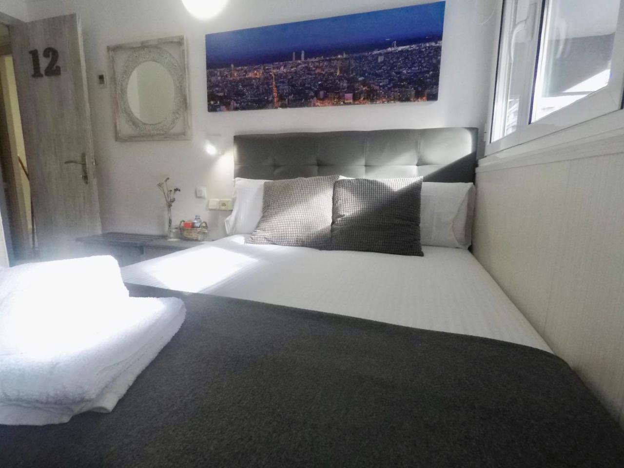 Hostal Lleida Barcelona Exterior foto